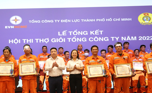 EVNHCMC trao danh hiệu Thợ giỏi cho 80 kỹ sư, công nhân năm 2022